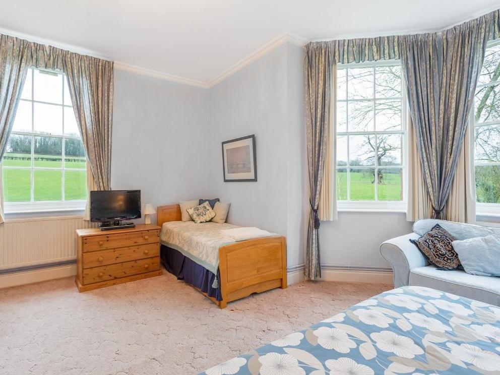 Marshwood Farm B&B And Shepherds Hut Dinton  Extérieur photo