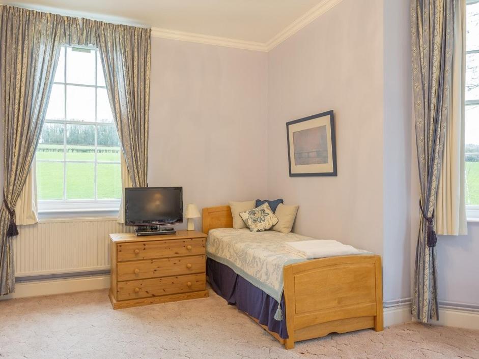 Marshwood Farm B&B And Shepherds Hut Dinton  Extérieur photo
