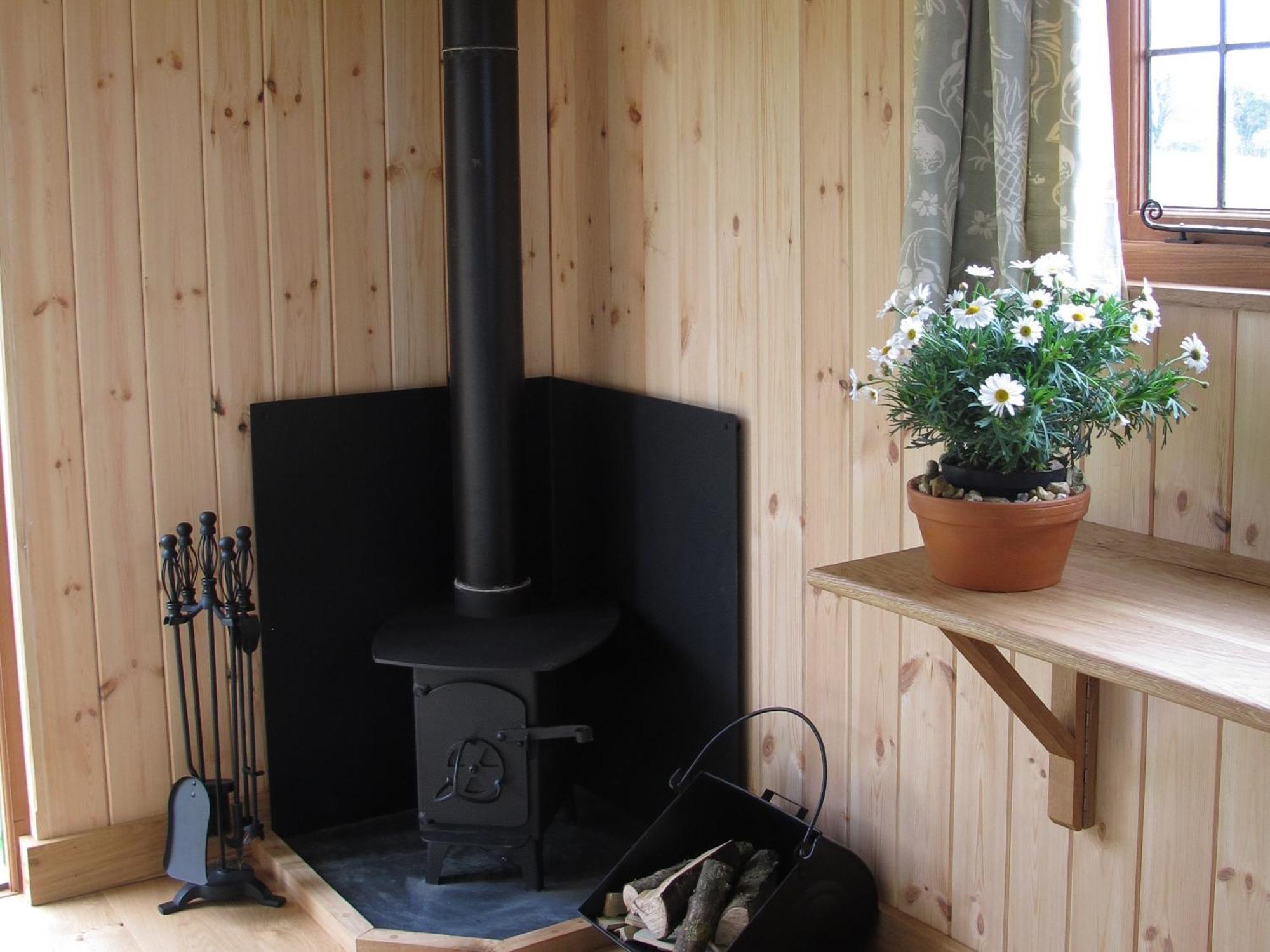 Marshwood Farm B&B And Shepherds Hut Dinton  Extérieur photo