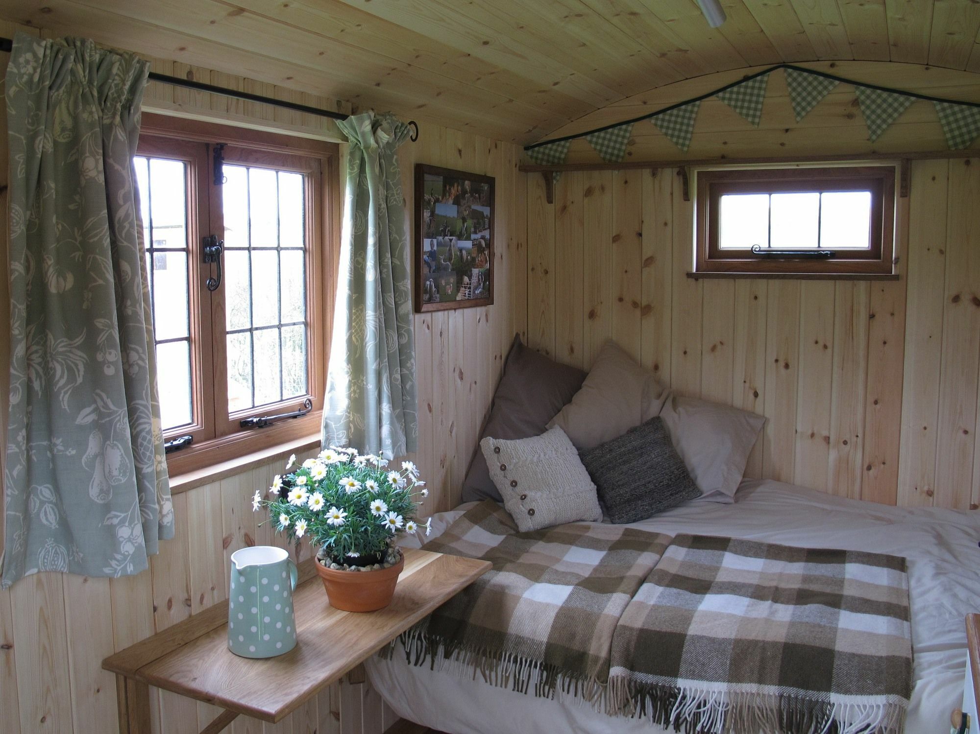 Marshwood Farm B&B And Shepherds Hut Dinton  Extérieur photo